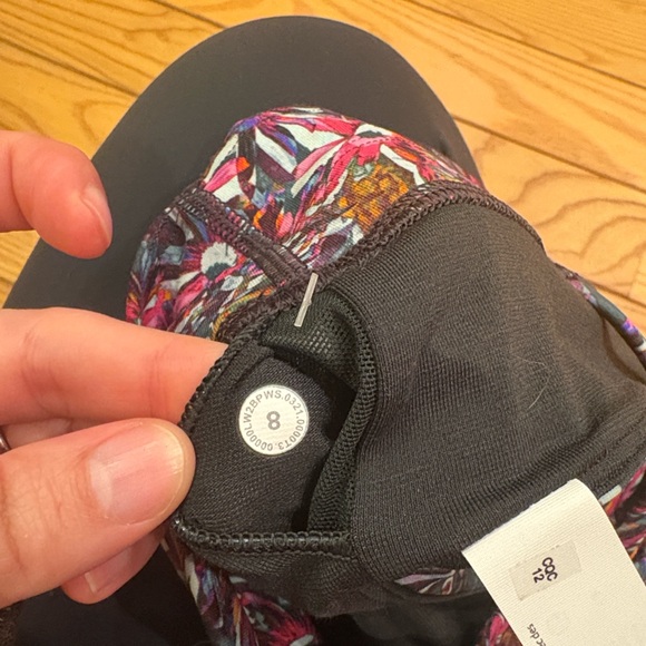 Lululemon Energy Longline Bra Size 8 New With Tags in Floral Electric Multi - Picture 6 of 8